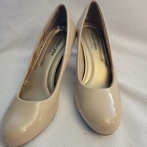 comfort plus by Predictions Women's Cream Pumps